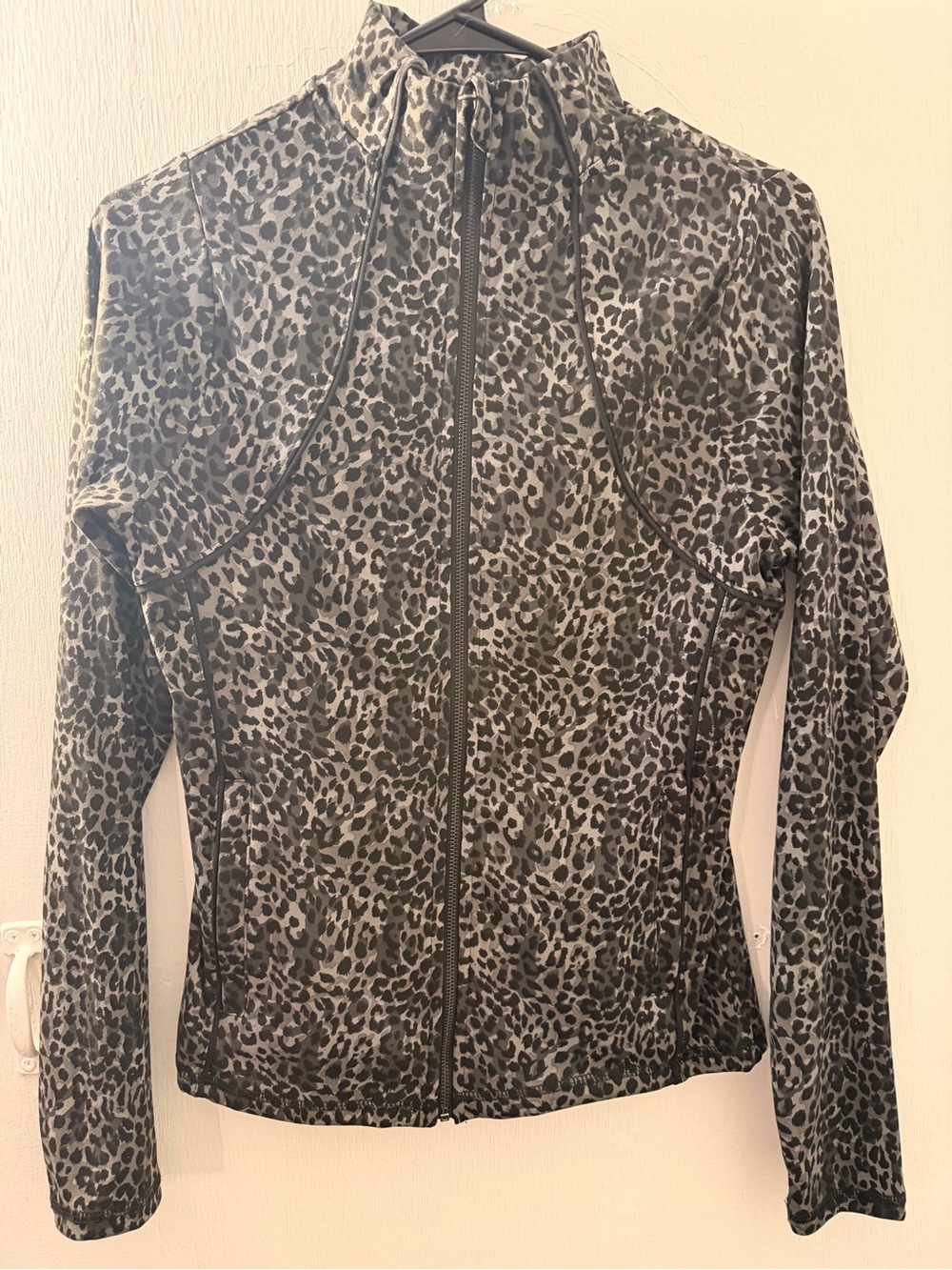 Pro Player Leopard-Print Matching Active Set in Gray and Black